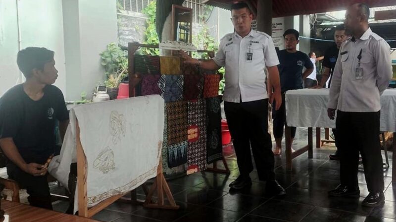 Batik Lintas 5 Karya Warga Binaan Lapas Cipinang di Hari Batik Nasional