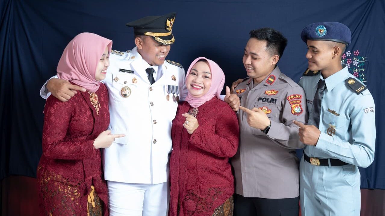 Pendidikan Karakter Keluarga Tri Adhianto Jadi Teladan