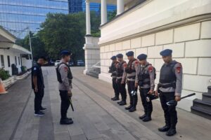 Negara Hadir, Brimob Amankan Gereja Immanuel Natal 2025