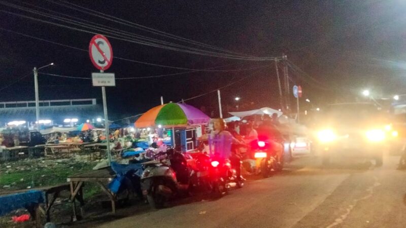 Pasar Baru Semi Tanjong Semrawut, PKL Kuasai Jalan Raya