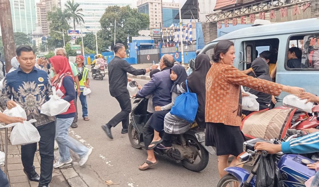 Ramadan Berkah Blue Sky Petamburan Berbagi Takjil & Promo