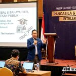 Gelar Tanpa Jiwa, Bahaya Profesor Gelap dan Pembohongan