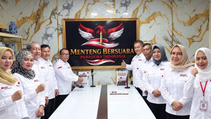 Terima SK dari Ketua Umum, Kol. Inf. (Purn) Warna Sombart Resmi Pimpin DPD AMC Bekasi Raya