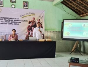 Sosialisasi KIE Bangga Kencana Dorong di Karangasem